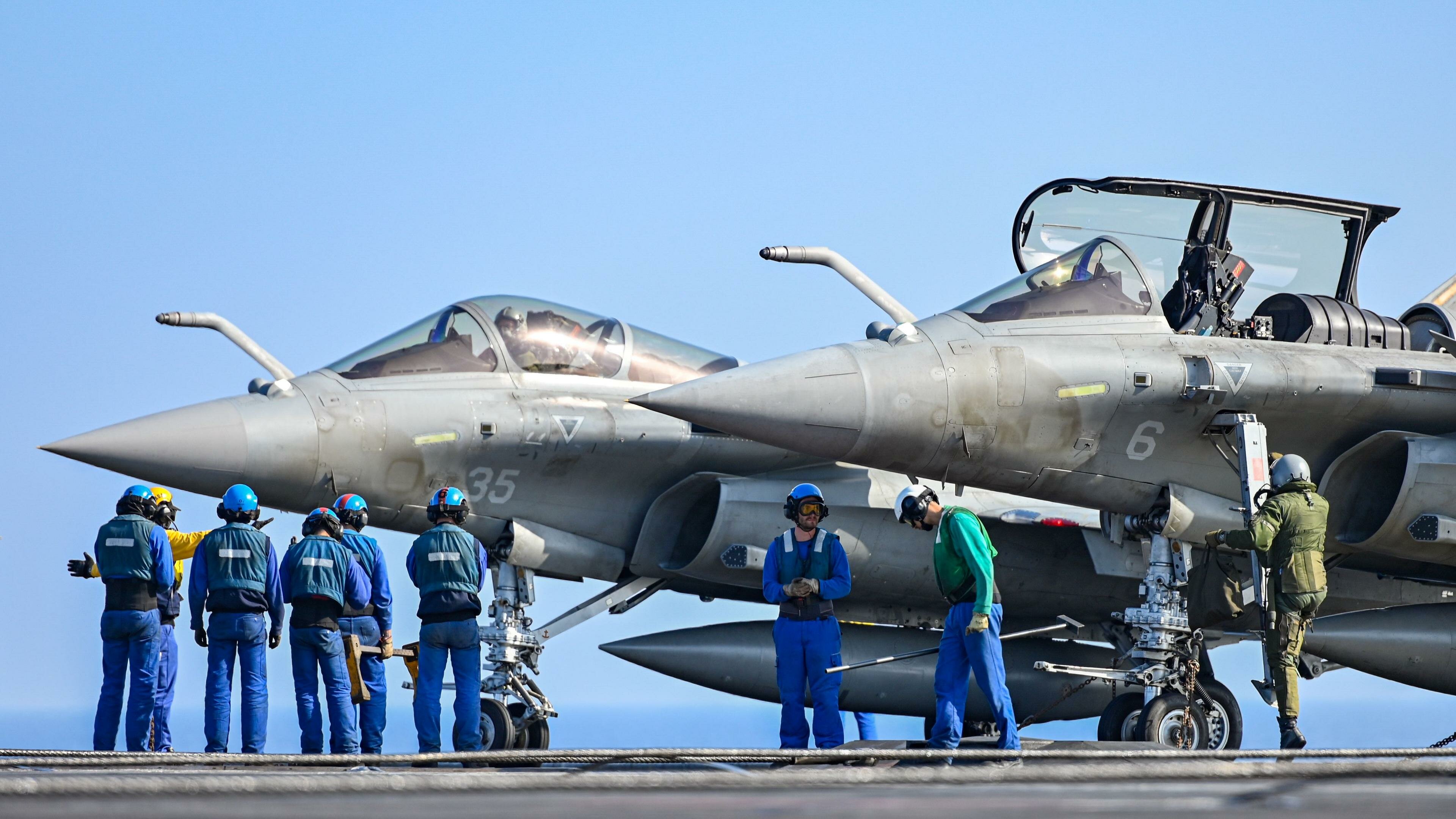 Des Rafale sur le porte-avions Charles de Gaulle